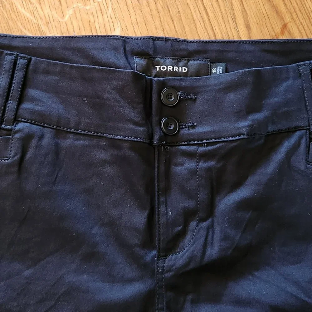 Cuffed Twill S horts Deep Black - Picture 6 of 6